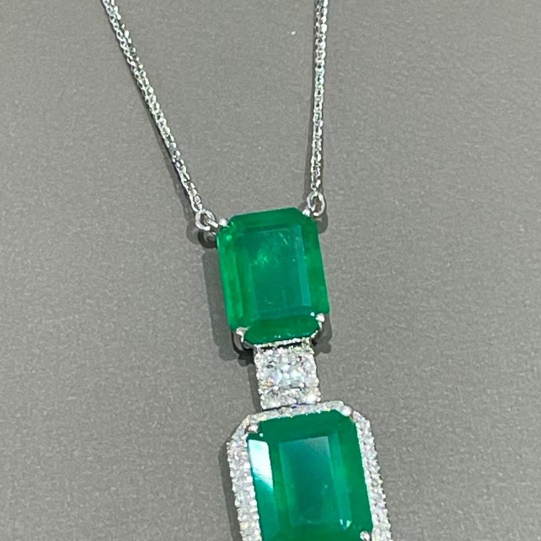 14k Gold 4.08 Ct Natural Emerald & Diamond Necklace: Ref:231046153 // gold content:14k gold // main gemstone:emerald // shape:octagonal // carat weight:4. 08ct // color:green // treatment:natural // // adjacent gemstone 2 : diamond // shape:round //