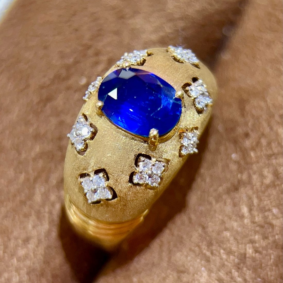 14k Gold 1.42 Ctw Vivid Blue Natural Sapphire & Diamond Ring - 3