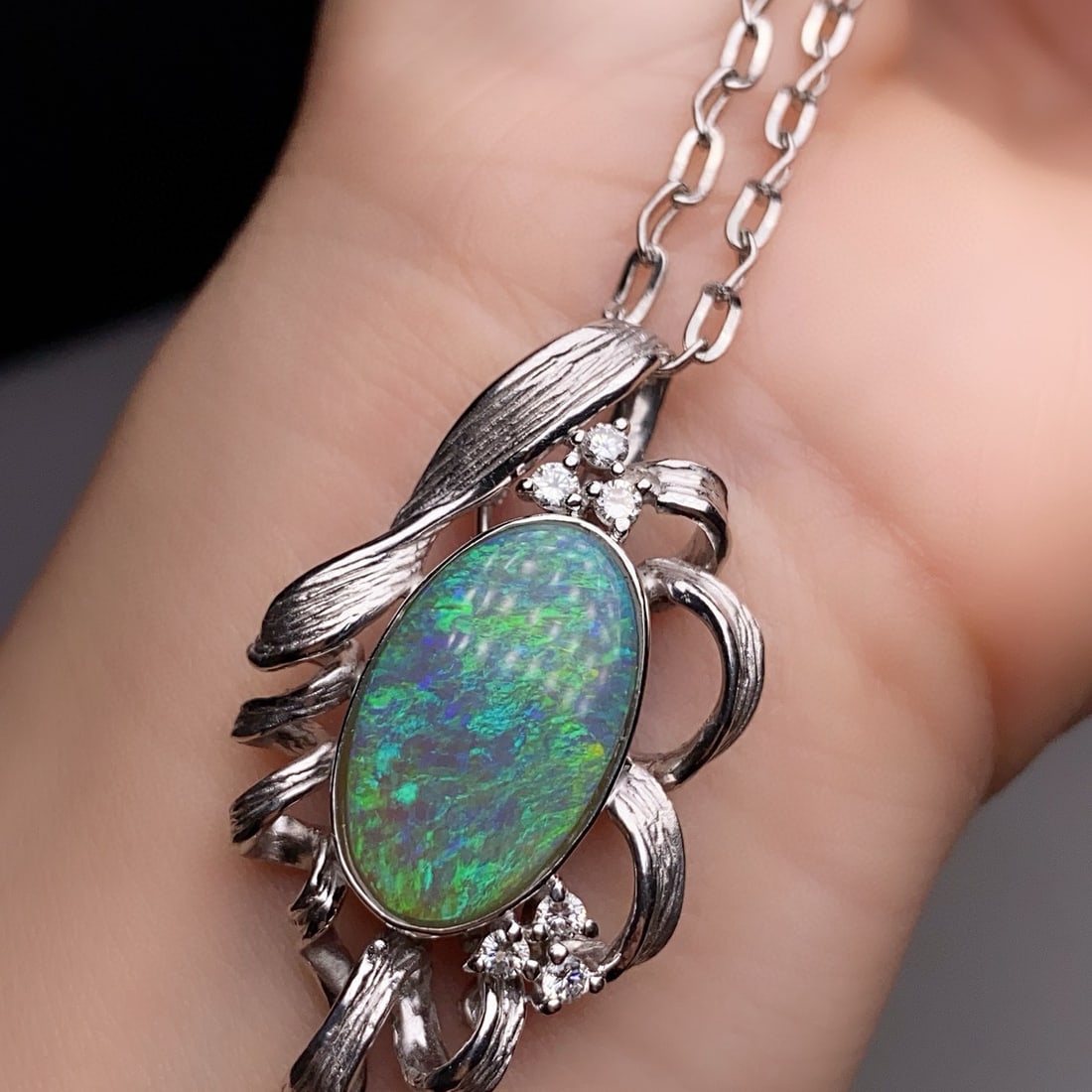 14k Gold 5.24 Ctw Natural Opal & Diamond Brooch/pendant( Without Chain ): Ref:231046161 // gold content:14k gold // main gemstone:opal // shape:oval // carat weight:5. 01ct // color:color // treatment:natural // // adjacent gemstone 2 : diamond // shape:round // carat