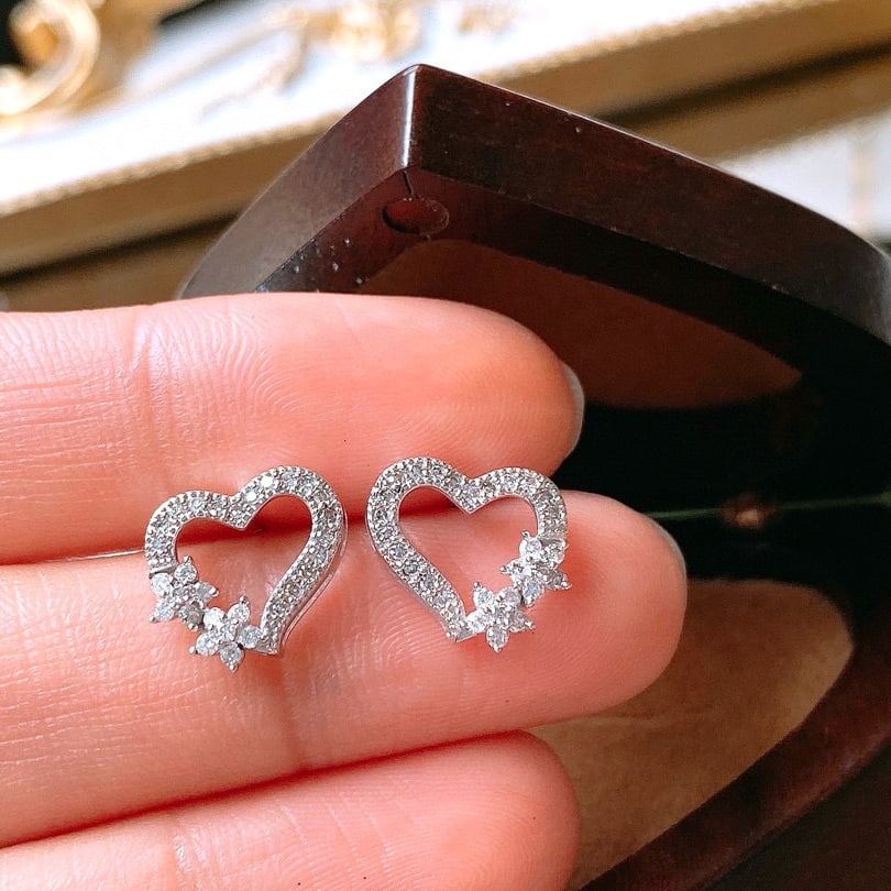 14k Gold 0.40 Ct Natural H Diamond Earrings: Ref:231046171 // gold content:14k gold // main gemstone:diamond // shape:round // carat weight:0. 40ct // clarity grade:vs-si // color:h // treatment:natural // cut grade:g // Condition: New High