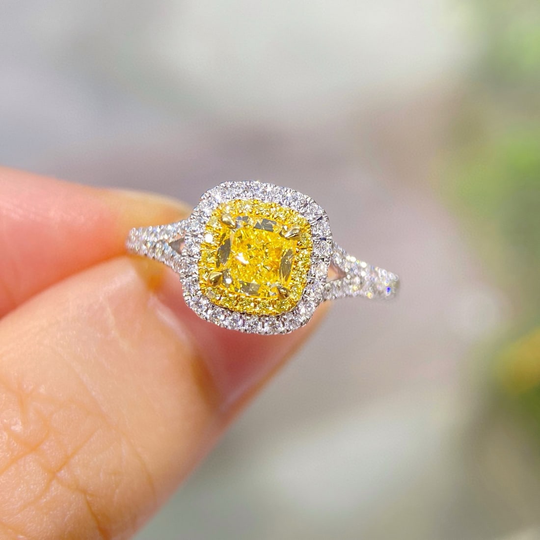 Gia Certified 14k Gold 1.05 Ctw Natural Yellow Diamond & Diamond Ring: Ref:231046174 // gold content:14k gold // ring size:7. 25us // // main gemstone:yellow diamond // certified:gia // shape:cushion // carat weight:0. 7ct // clarity grade:vs1 // color:yellow //