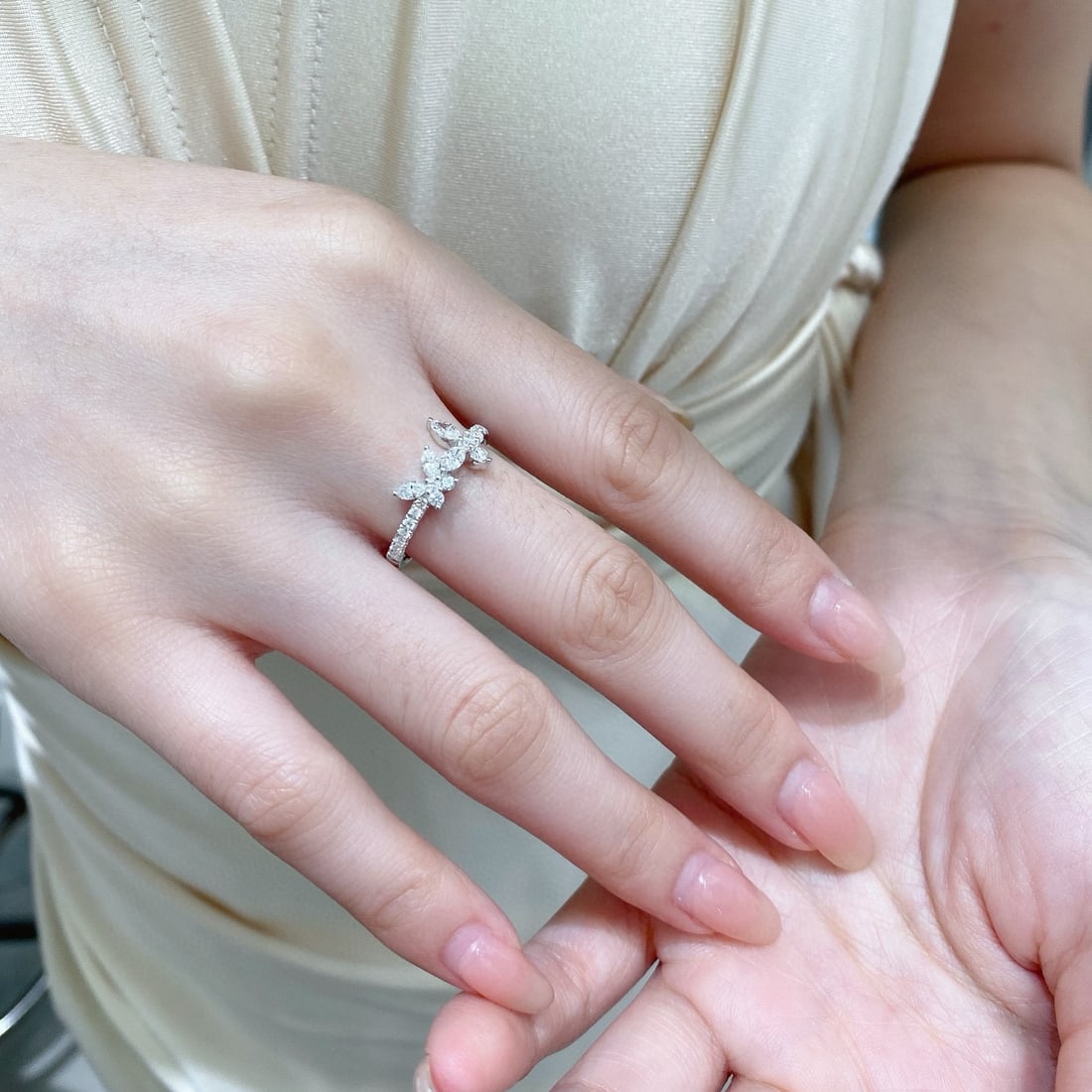 14k Gold 0.6 Ct Natural H Diamond Ring - 4