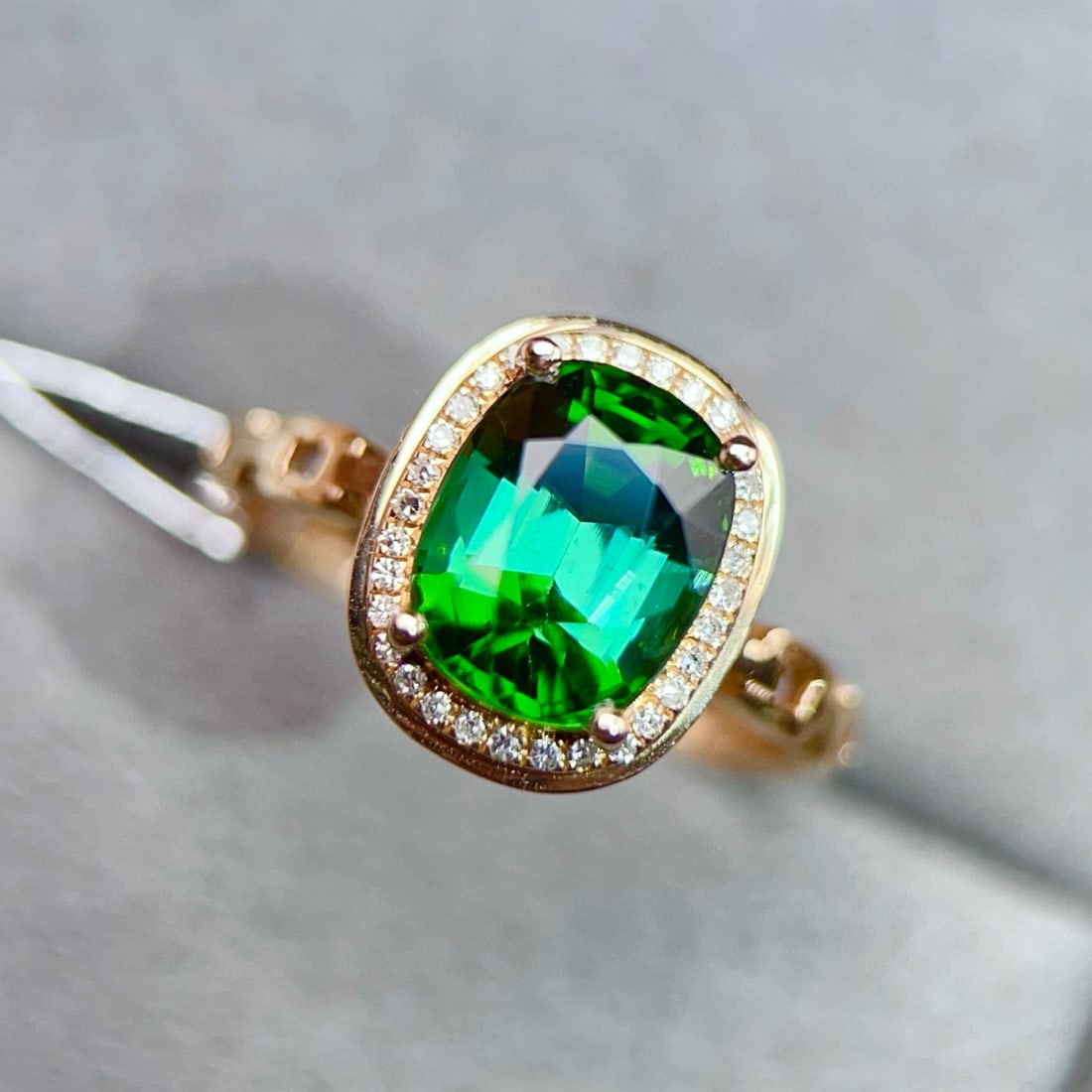 14k Gold 2.69 Ctw Natural Tourmaline & Diamond Ring: Ref:231046184 // gold content:14k gold // ring size:7. 25us // // main gemstone:tourmaline // shape:cushion // carat weight:2. 6ct // color:green // treatment:natural // // adjacent gemstone 2 : diamo