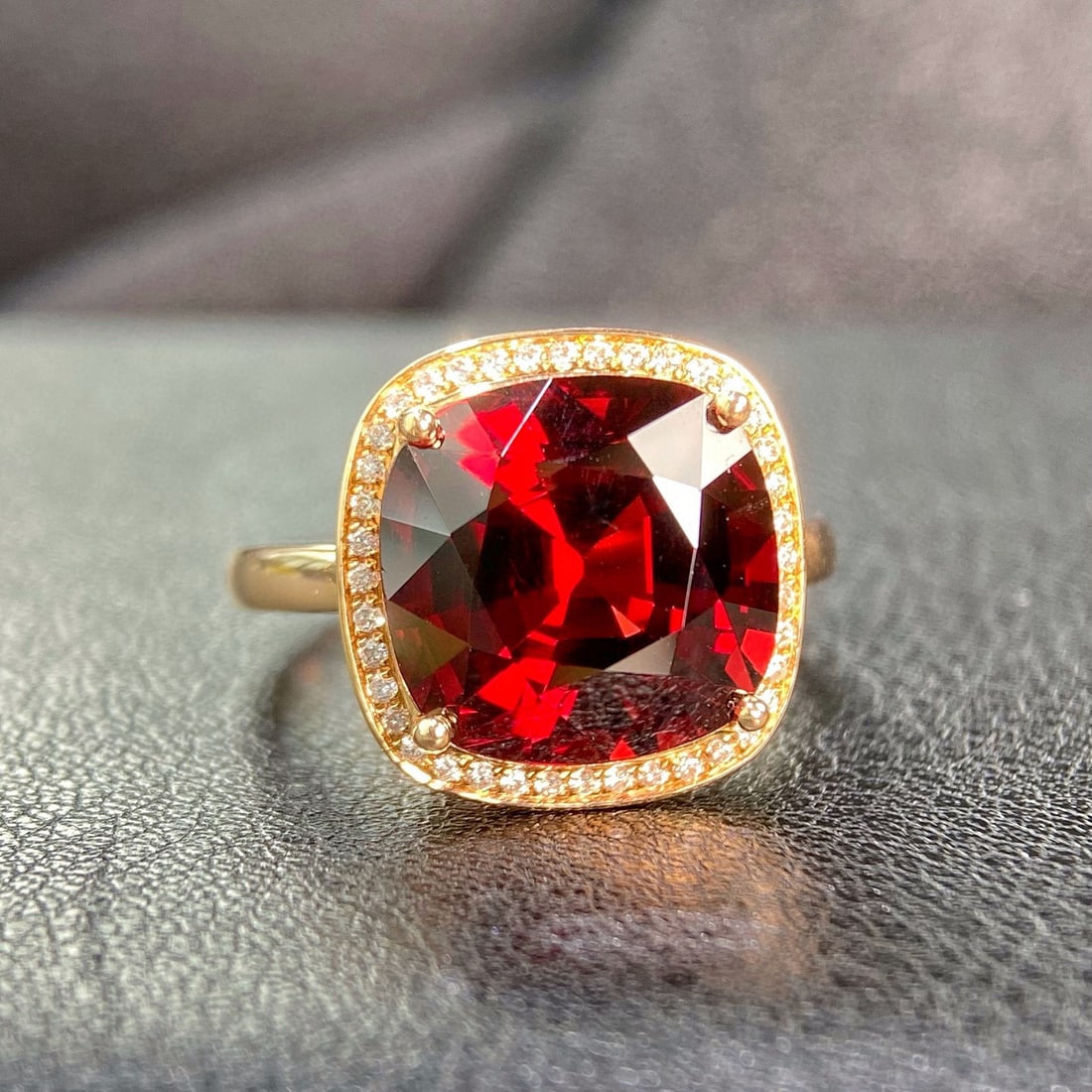 14k Gold 8.98 Ctw Natural Garnet & Diamond Ring - 2