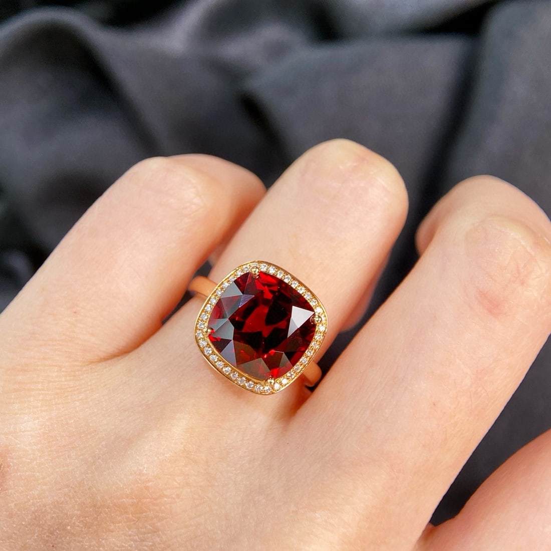 14k Gold 8.98 Ctw Natural Garnet & Diamond Ring - 3