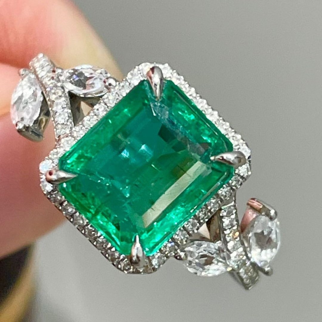 14k Gold 2.57 Ctw Natural Emerald & Diamond Ring: Ref:231046195 // gold content:14k gold // ring size:7. 25us // // main gemstone:emerald // shape:octagonal // carat weight:2ct // color:green // treatment:natural // // adjacent gemstone 2 : diamond