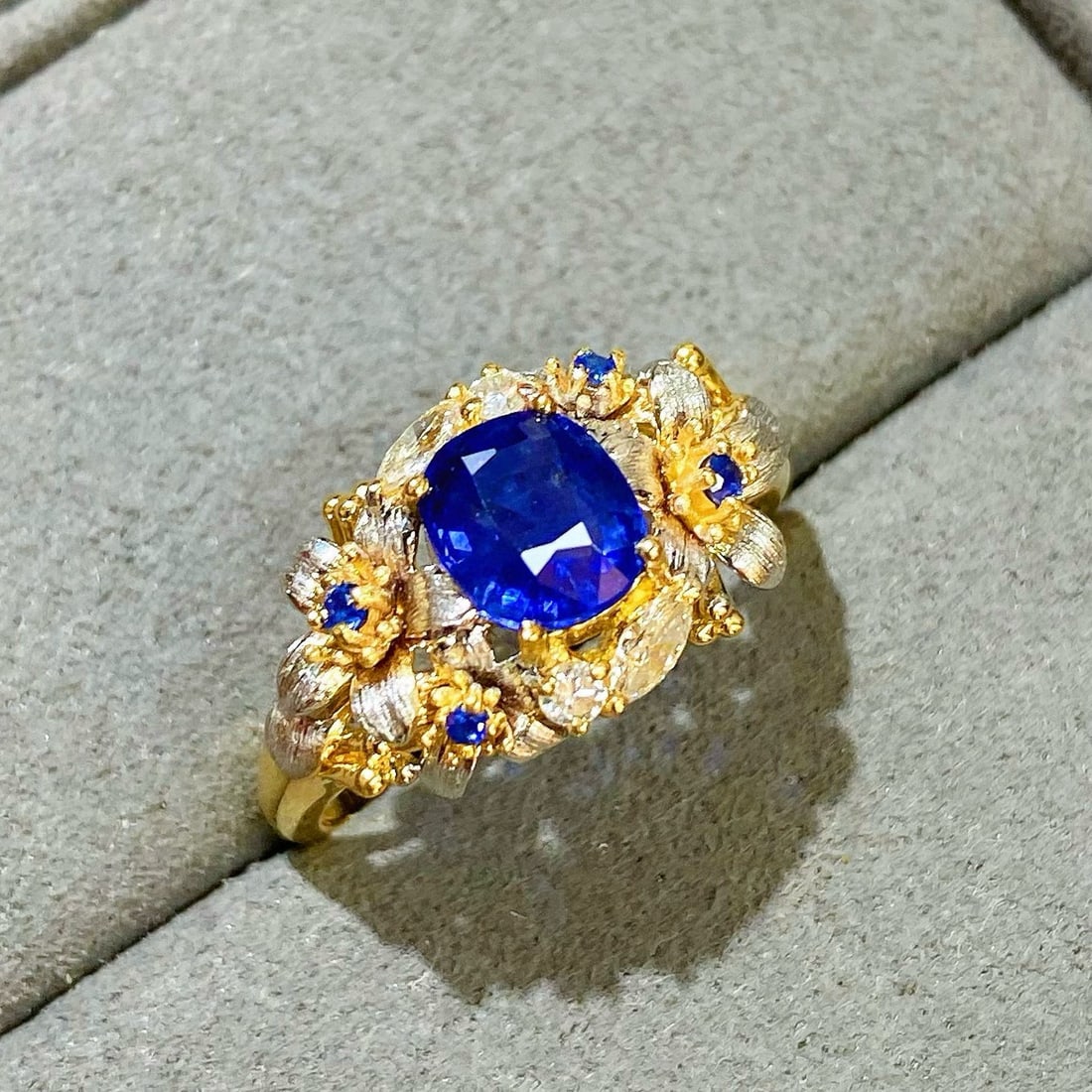 14k Gold 1.34 Ctw Vivid Blue Natural Sapphire & Diamond Ring - 6