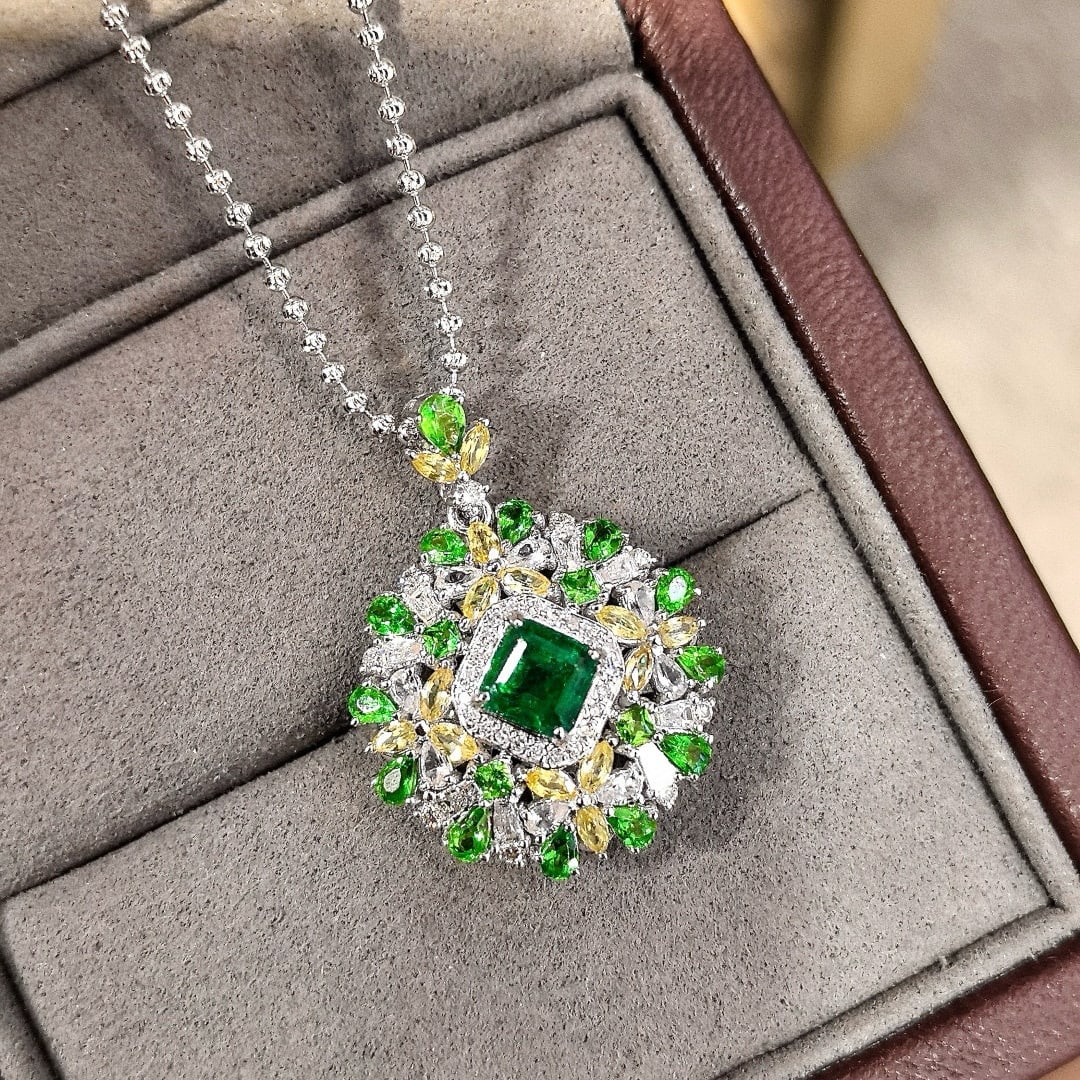 14k Gold 1.27 Ctw Vivid Green Natural Emerald & Diamond Pendant( Without Chain ): Ref:231046202 // gold content:14k gold // main gemstone:emerald // shape:octagonal // carat weight:0. 95ct // color:vivid green // treatment:natural // // adjacent gemstone 2 : diamond // shape:round
