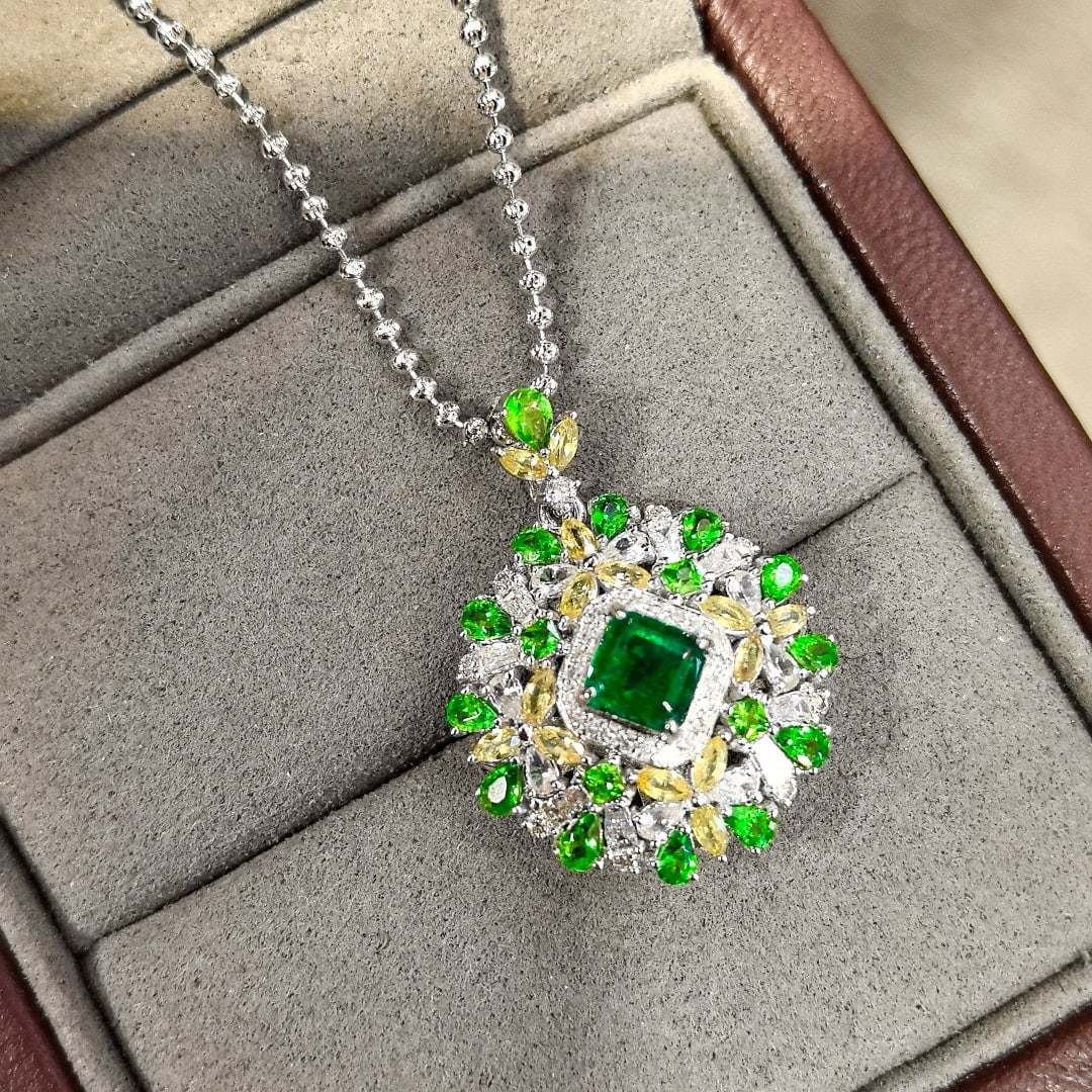 14k Gold 1.27 Ctw Vivid Green Natural Emerald & Diamond Pendant( Without Chain ) - 3