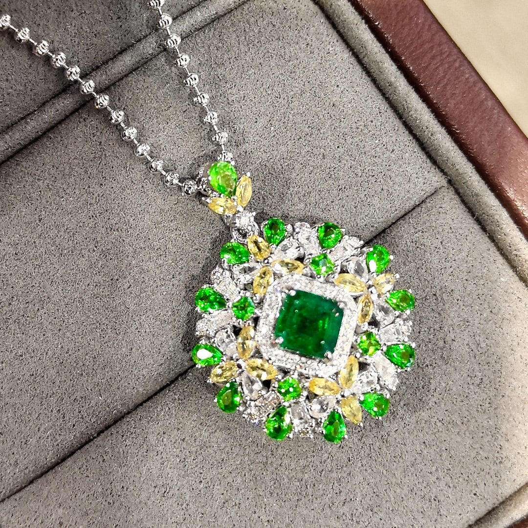 14k Gold 1.27 Ctw Vivid Green Natural Emerald & Diamond Pendant( Without Chain ) - 4