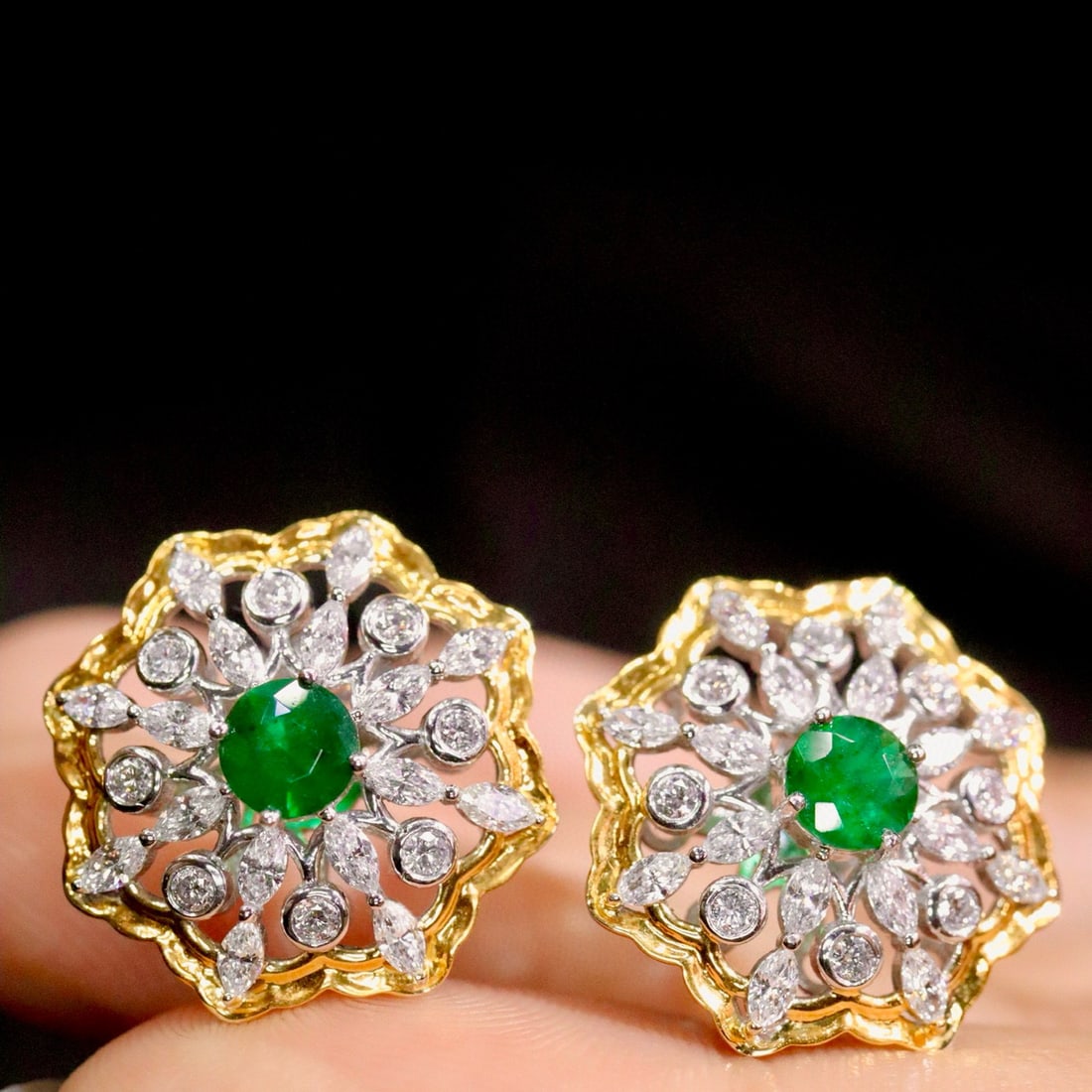 14k Gold 2.71 Ctw Vivid Green Natural Emerald & Lab Grown Diamond Earrings: Ref:231046203 // gold content:14k gold // main gemstone:emerald // shape:round // carat weight:0. 7ct // color:vivid green // treatment:natural // cut grade:g // // adjacent gemstone 2 : lab grown