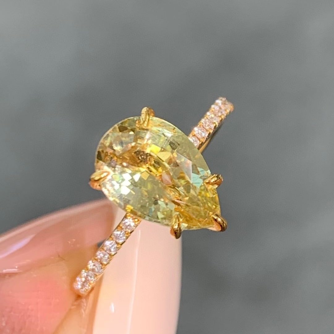 14k Gold 2.27 Ct Natural Chrysoberyl & Diamond Ring: Ref:231046207 // gold content:14k gold // ring size:7. 25us // // main gemstone:chrysoberyl // shape:pear // carat weight:2. 27ct // color:yellow // treatment:natural // // adjacent gemstone 2 :