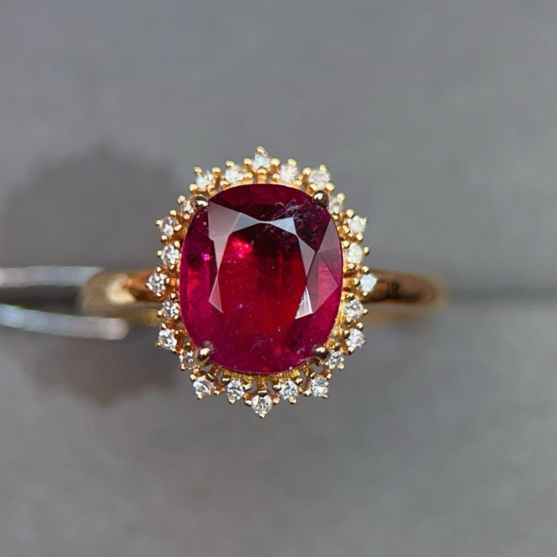 14k Gold 2.87 Ctw Natural Tourmaline & Diamond Ring: Ref:231046220 // gold content:14k gold // ring size:7. 25us // // main gemstone:tourmaline // shape:oval // carat weight:2. 75ct // color:red // treatment:natural // // adjacent gemstone 2 : diamond