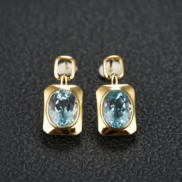 14k Gold 3.77 Ct Natural Aquamarine Earrings: Ref:231046221 // gold content:14k gold // main gemstone:aquamarine // shape:oval // carat weight:3. 77ct // color:santa maria color // treatment:natural // Low Estimate: 2600 High Estimate: 4000 Condi