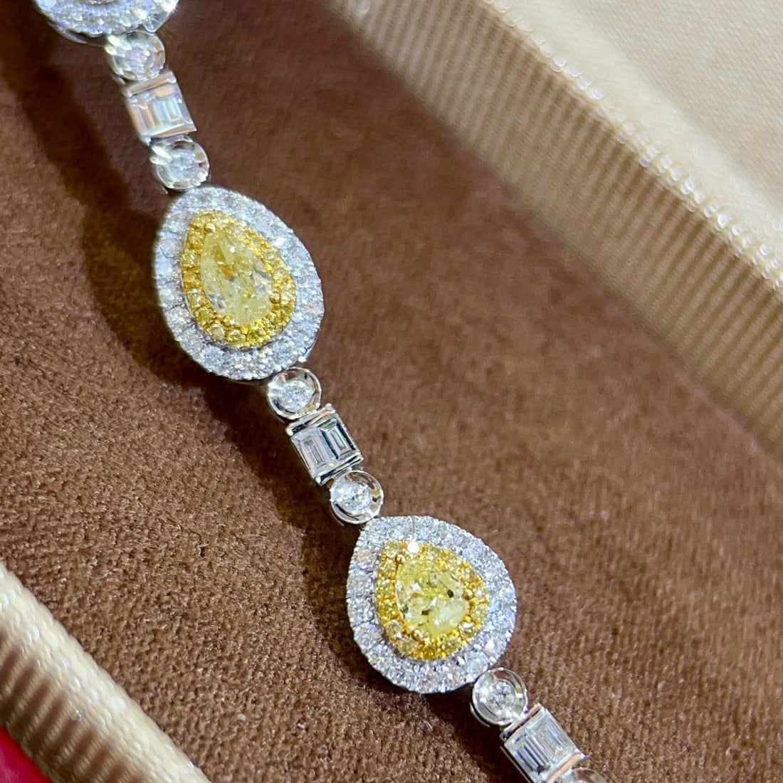 14k Gold 3.52 Ctw Natural Yellow Diamond & Diamond Bracelet - 3