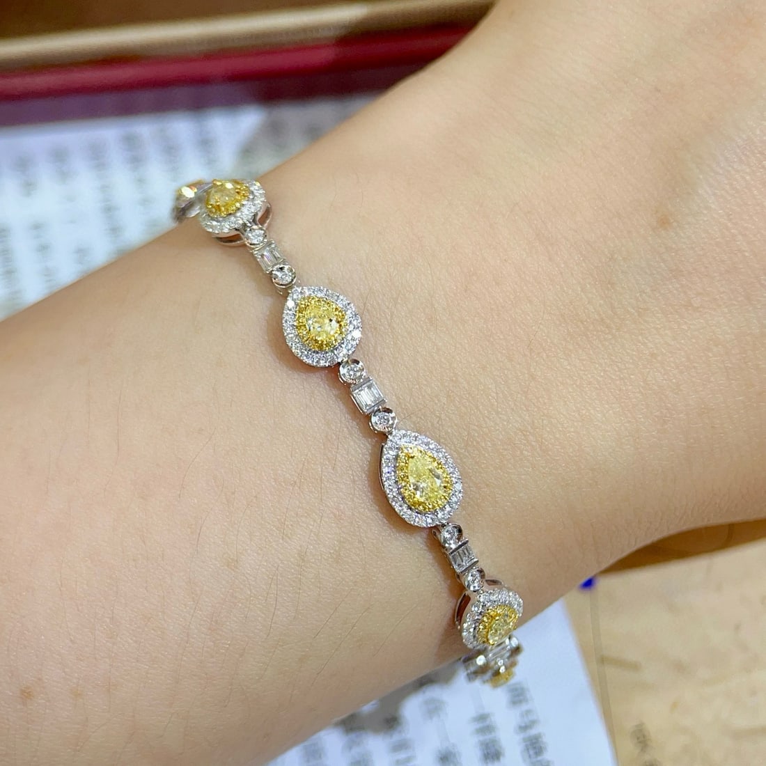 14k Gold 3.52 Ctw Natural Yellow Diamond & Diamond Bracelet - 5