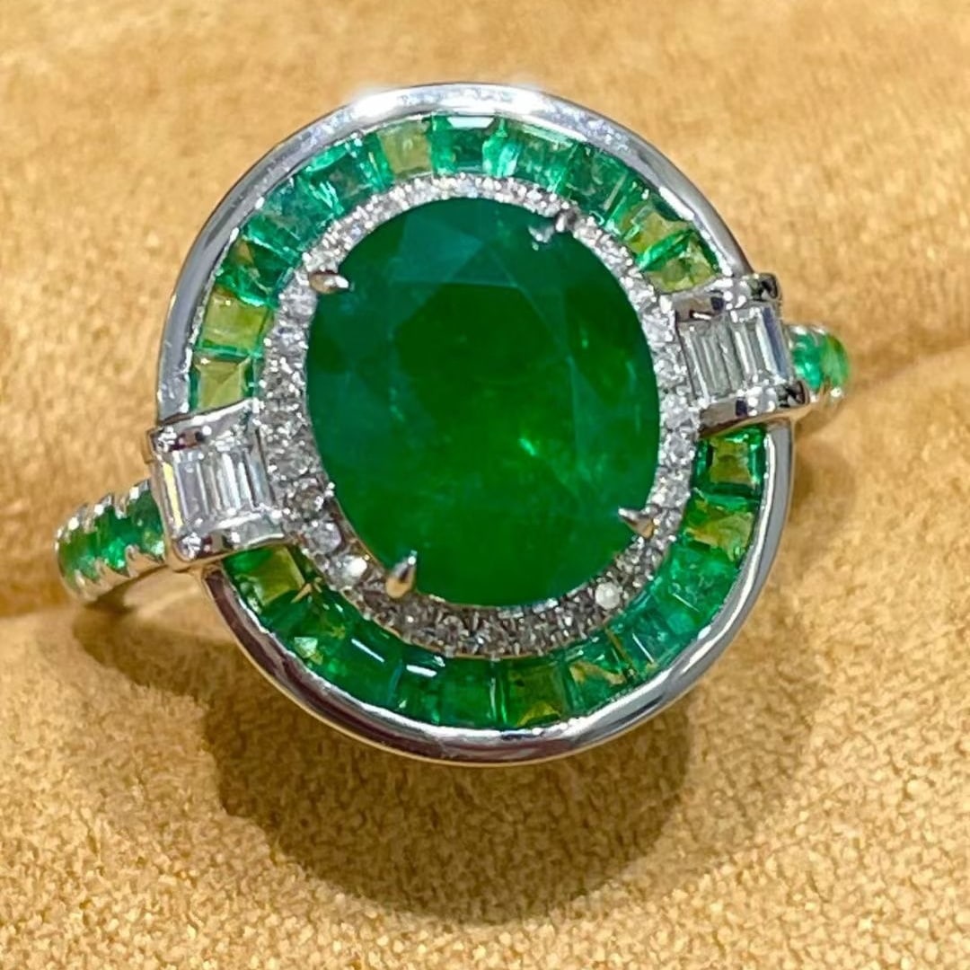 14k Gold 3.73 Ct Natural Emerald & Diamond Ring: Ref:231046232 // gold content:14k gold // ring size:7. 25us // // main gemstone:emerald // shape:oval // carat weight:3. 73ct // color:green // treatment:natural // // adjacent gemstone 2 : diamond