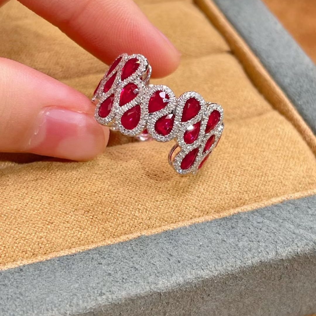 14k Gold 4.5 Ct Vivid Red Natural Ruby & Diamond Ring: Ref:231046237 // gold content:14k gold // ring size:7. 25us // // main gemstone:ruby // shape:pear // carat weight:4. 5ct // color:vivid red // treatment:natural // // adjacent gemstone 2 : diamond //