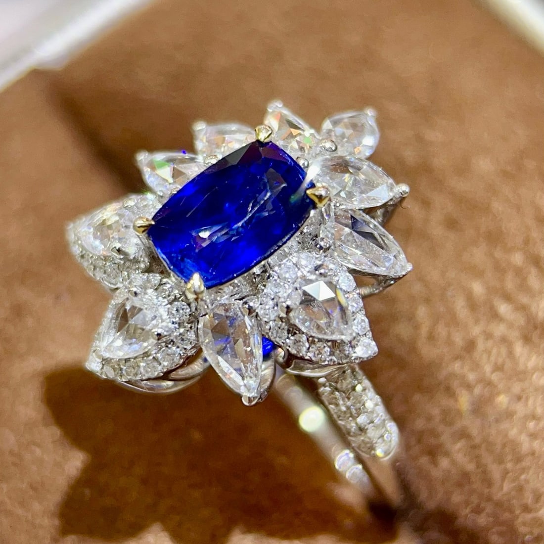 14k Gold 1.85 Ctw Vivid Blue Natural Sapphire & Diamond Ring - 2