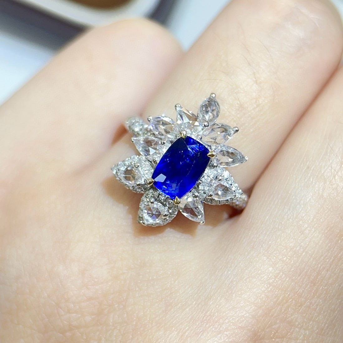 14k Gold 1.85 Ctw Vivid Blue Natural Sapphire & Diamond Ring - 4