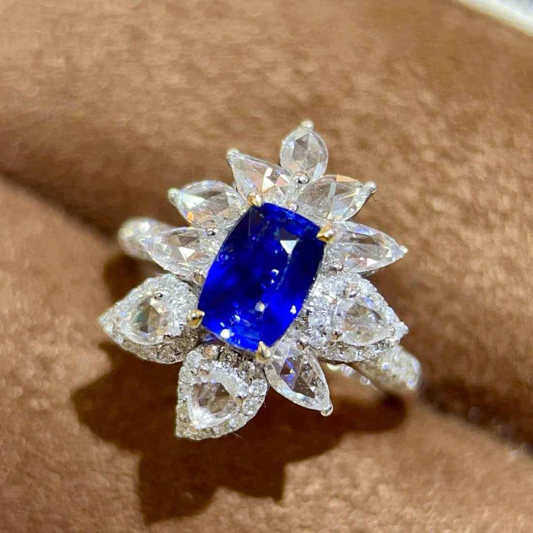 14k Gold 1.85 Ctw Vivid Blue Natural Sapphire & Diamond Ring - 5