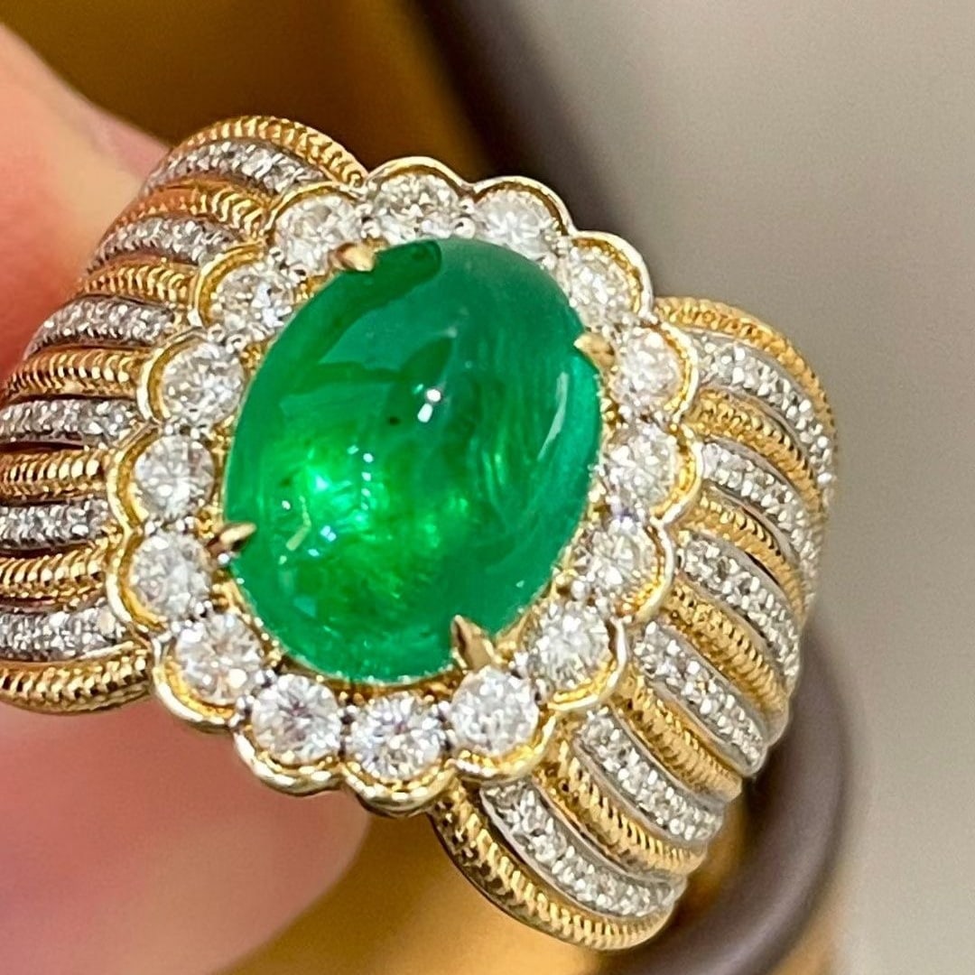 14k Gold 2.8 Ct Vivid Green Natural Emerald & Diamond Ring: Ref:231046240 // gold content:14k gold // ring size:7. 25us // // main gemstone:emerald // shape:oval // carat weight:2. 8ct // color:vivid green // treatment:natural // // adjacent gemstone 2 :