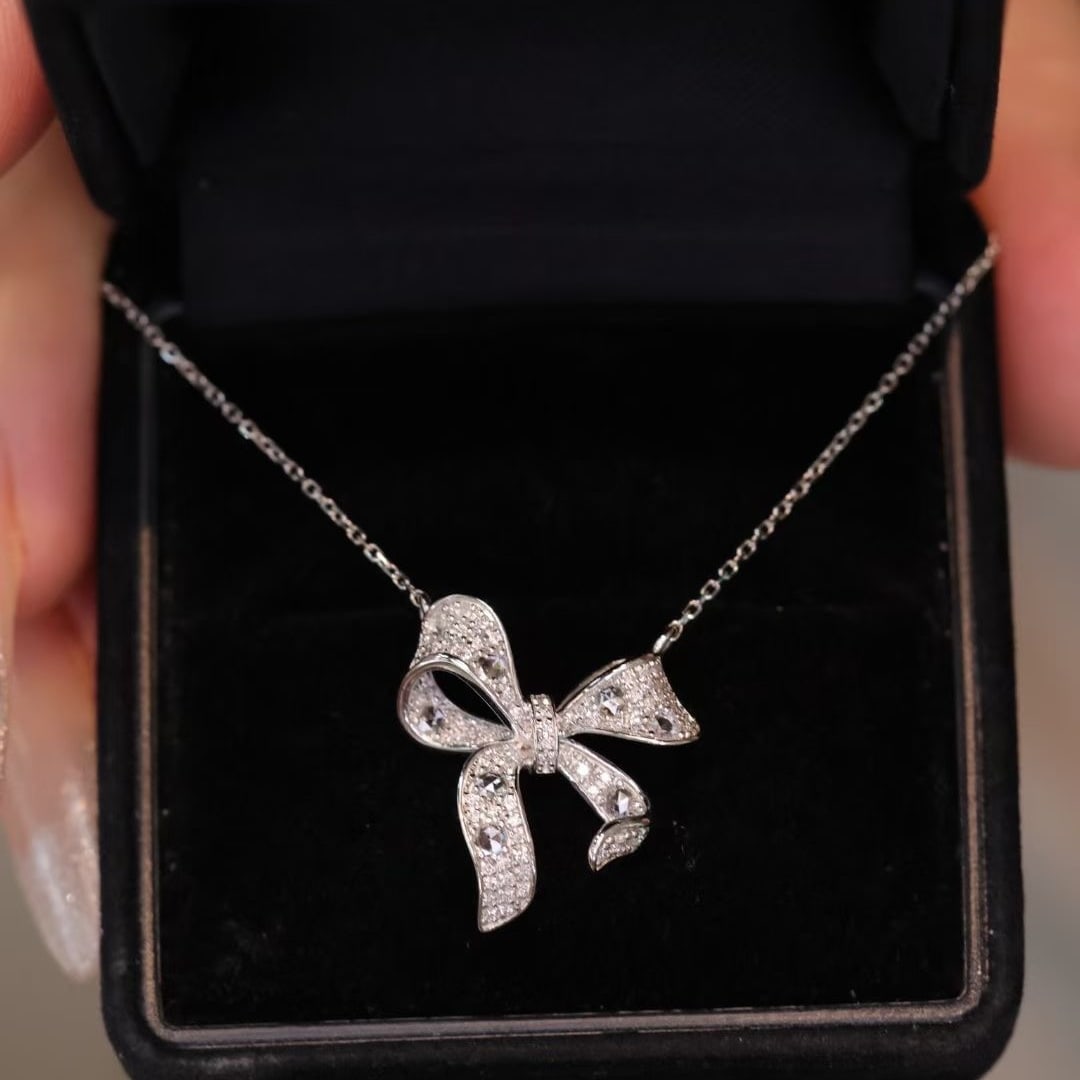 14k Gold 0.45 Ct Natural H Diamond Necklace: Ref:231046251 // gold content:14k gold // main gemstone:diamond // shape:round // carat weight:0. 45ct // clarity grade:vs-si // color:h // treatment:natural // cut grade:g // Low Estimate: 2400