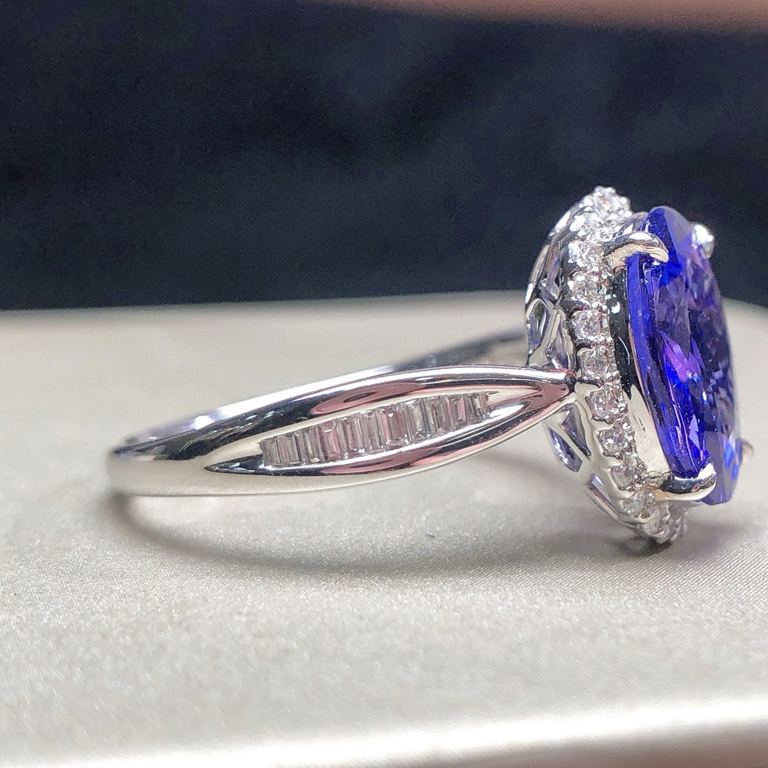 14k Gold 3.45 Ctw Natural Tanzanite & Diamond Ring - 3