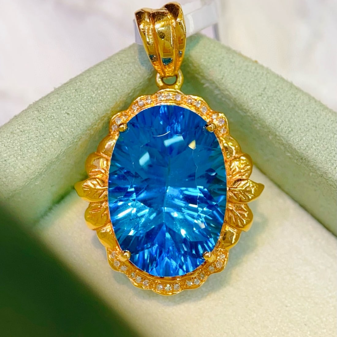 14k Gold 13.95 Ct Natural Topaz & Diamond Pendant( Without Chain ): Ref:231046263 // gold content:14k gold // main gemstone:topaz // shape:oval // carat weight:13. 95ct // color:blue // treatment:natural // // adjacent gemstone 2 : diamond // number of stones:30 //