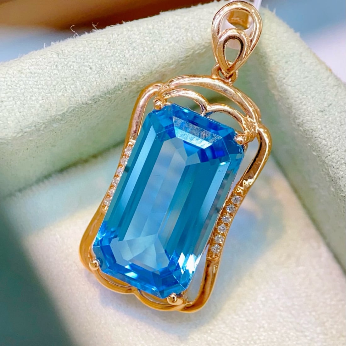 14k Gold 20.6 Ct Natural Topaz & Diamond Pendant( Without Chain ) - 7