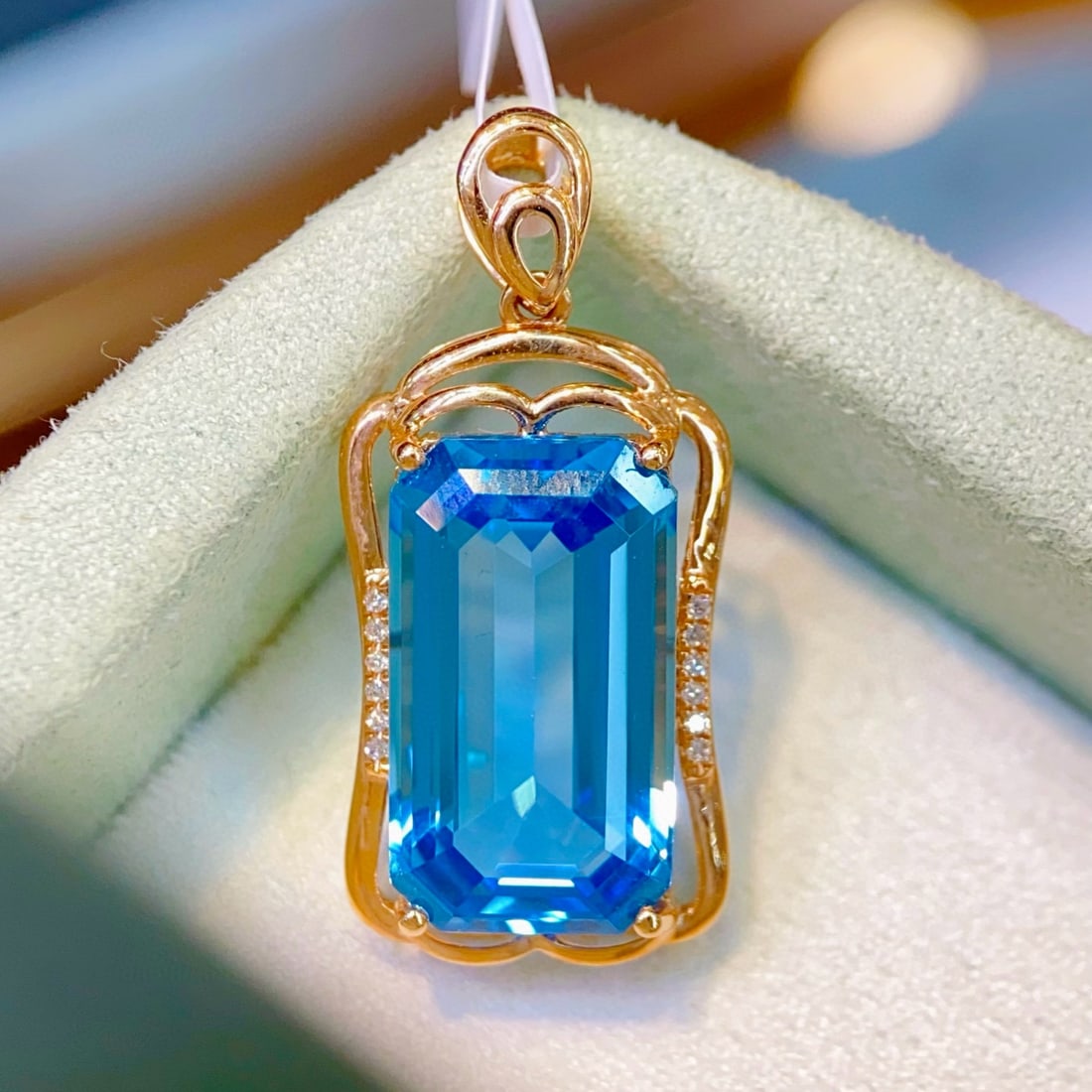 14k Gold 20.6 Ct Natural Topaz & Diamond Pendant( Without Chain ) - 8
