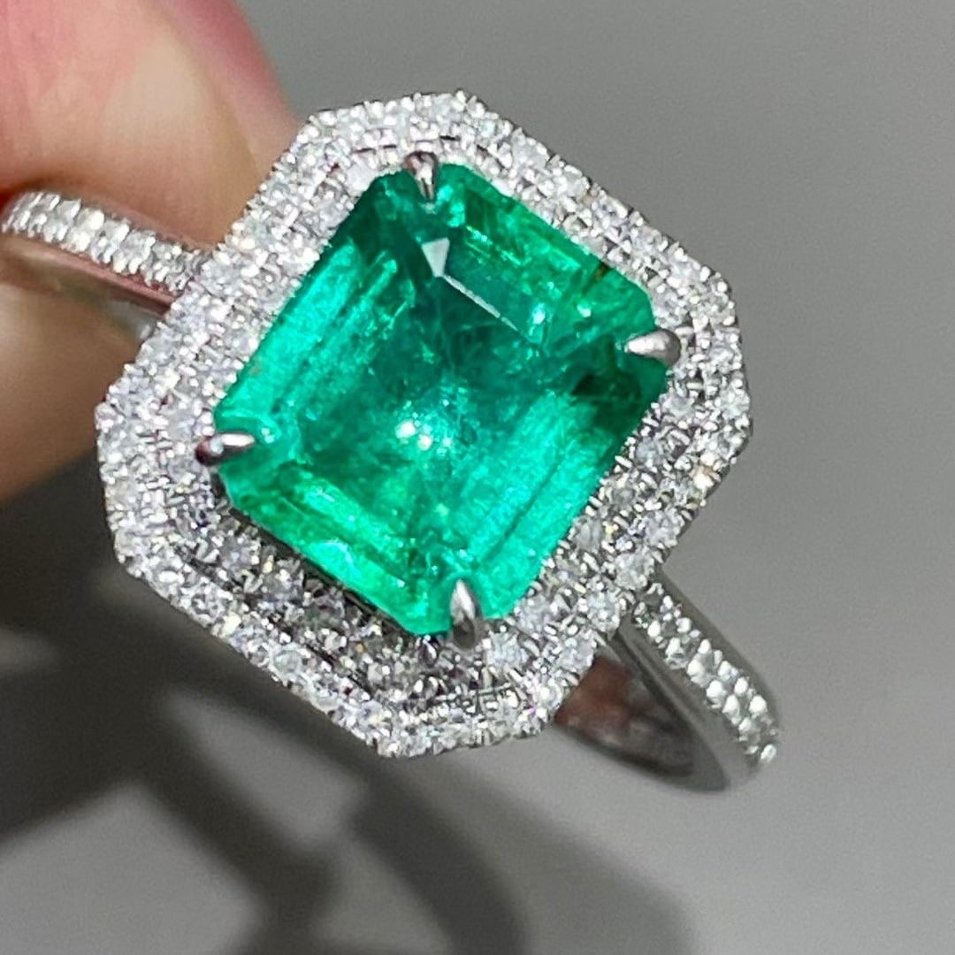 14k Gold 1.72 Ct Vivid Green Natural Emerald & Diamond Ring: Ref:231046269 // gold content:14k gold // ring size:7. 25us // // main gemstone:emerald // shape:octagonal // carat weight:1. 72ct // color:vivid green // treatment:natural // // adjacent gemstone 2