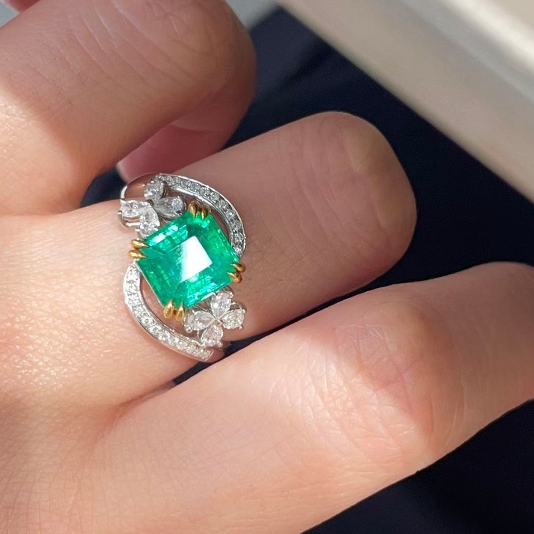 14k Gold 2.79 Ctw Vivid Green Natural Emerald & Diamond Ring - 2