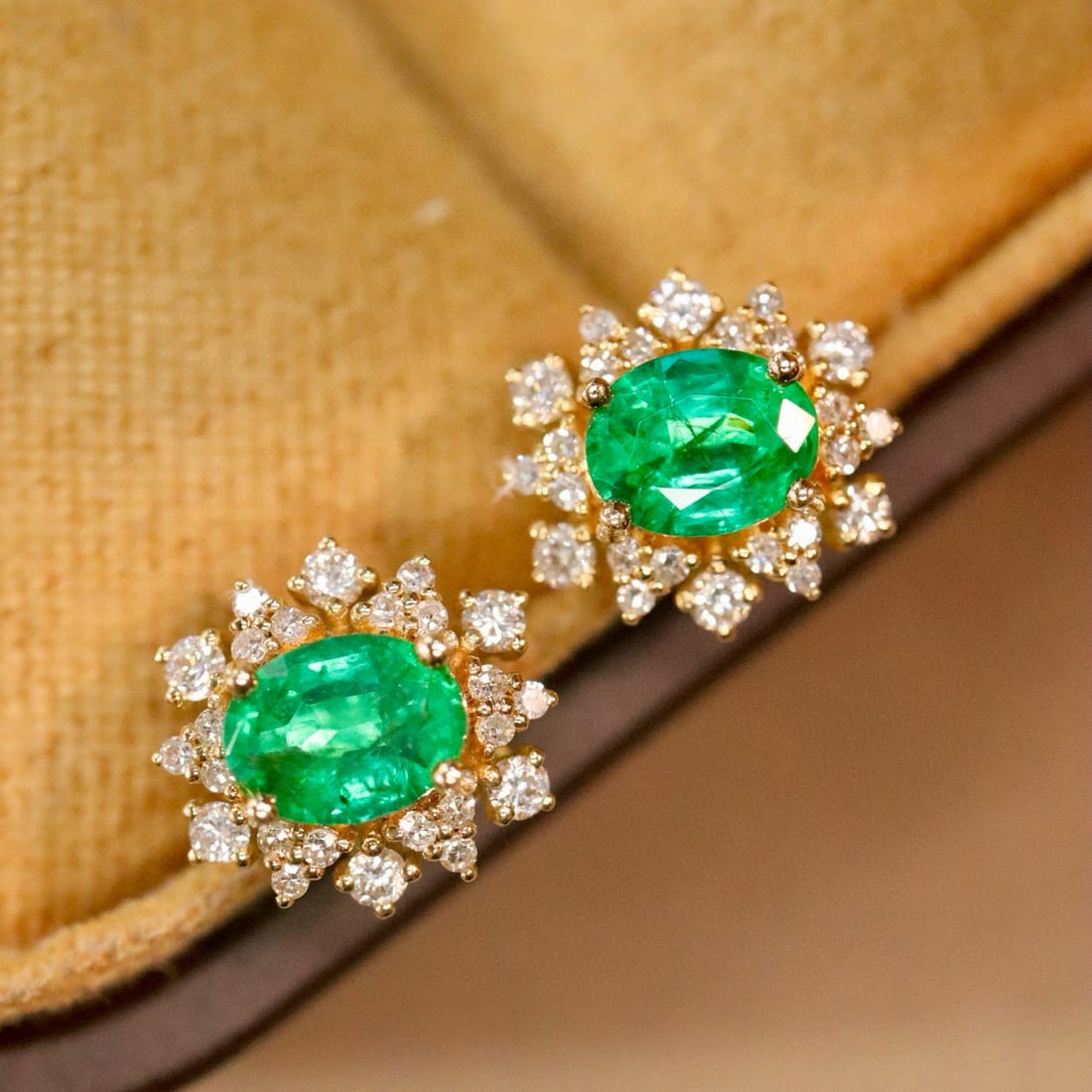 14k Gold 1.07 Ctw Vivid Green Natural Emerald & Diamond Earrings - 2