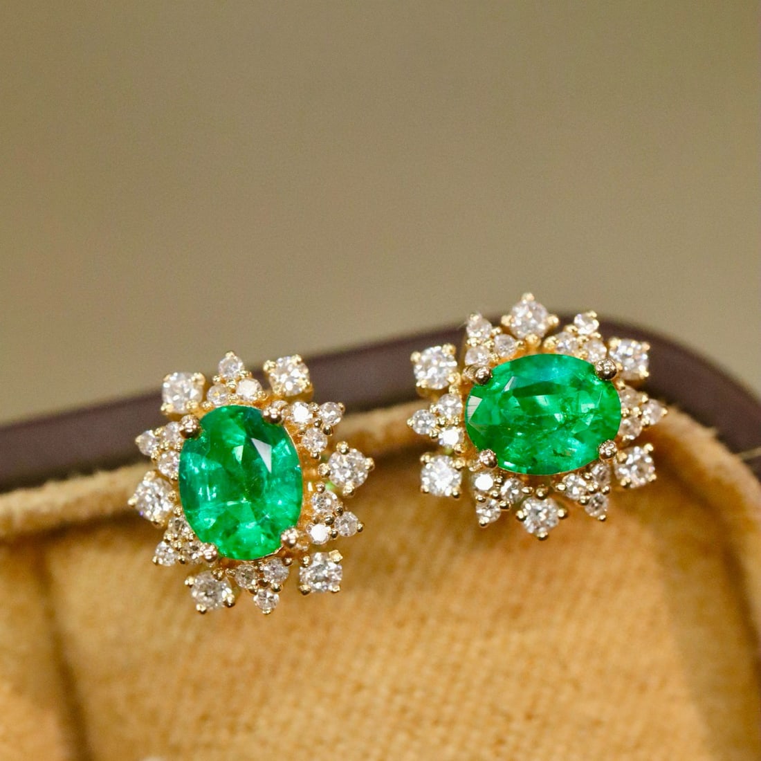 14k Gold 1.07 Ctw Vivid Green Natural Emerald & Diamond Earrings - 3
