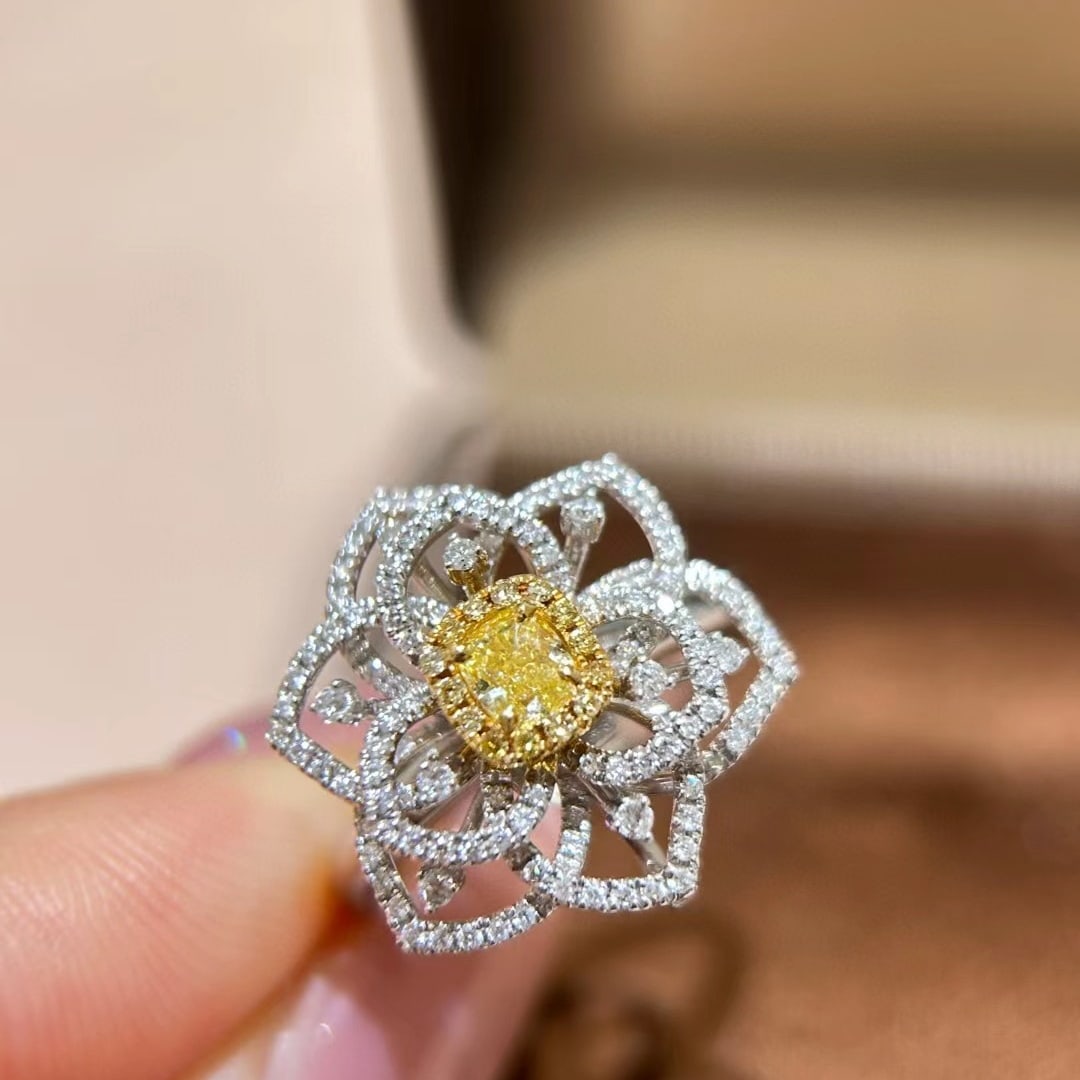 14k Gold 0.82 Ctw Natural Yellow Diamond & Diamond Ring - 4