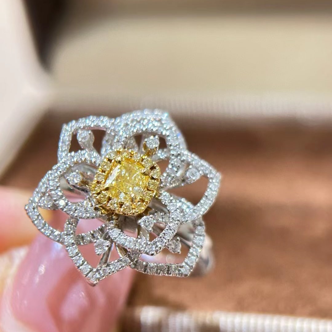 14k Gold 0.82 Ctw Natural Yellow Diamond & Diamond Ring - 8