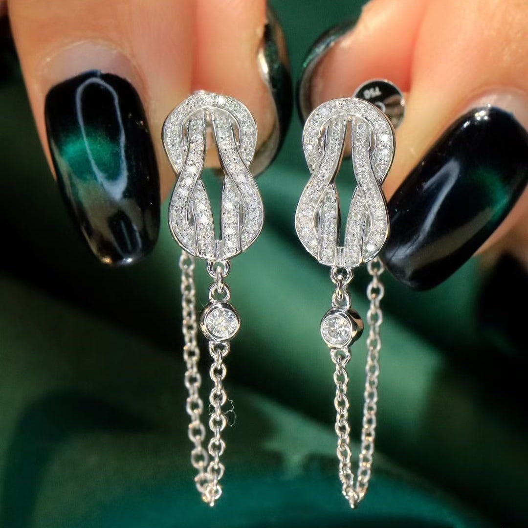 14k Gold 0.3 Ct Natural H Diamond Earrings: Ref:231046292 // gold content:14k gold // main gemstone:diamond // shape:round // carat weight:0. 3ct // clarity grade:vs-si // color:h // treatment:natural // cut grade:g // High Estimate: 3100 Low E