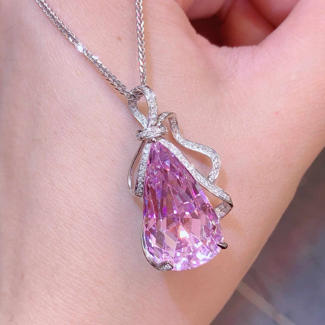 14k Gold 21.68 Ctw Natural Kunzite & Diamond Pendant( Without Chain ): Ref:231046316 // gold content:14k gold // main gemstone:kunzite // shape:pear // carat weight:21. 44ct // color:purple // treatment:natural // // adjacent gemstone 2 : diamond // shape:round // carat
