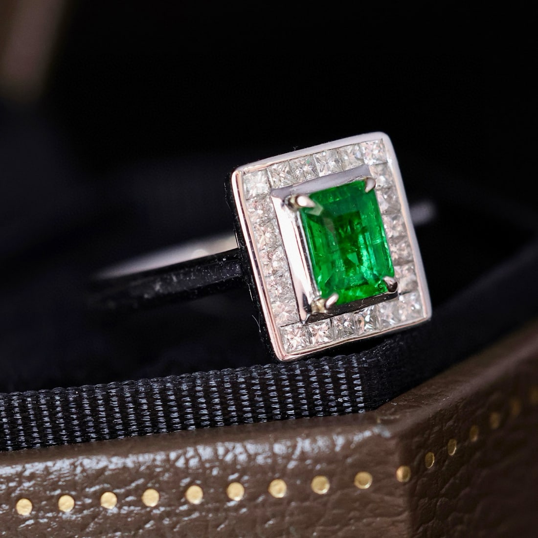 14k Gold 1.10 Ctw Vivid Green Natural Emerald & Diamond Ring - 2