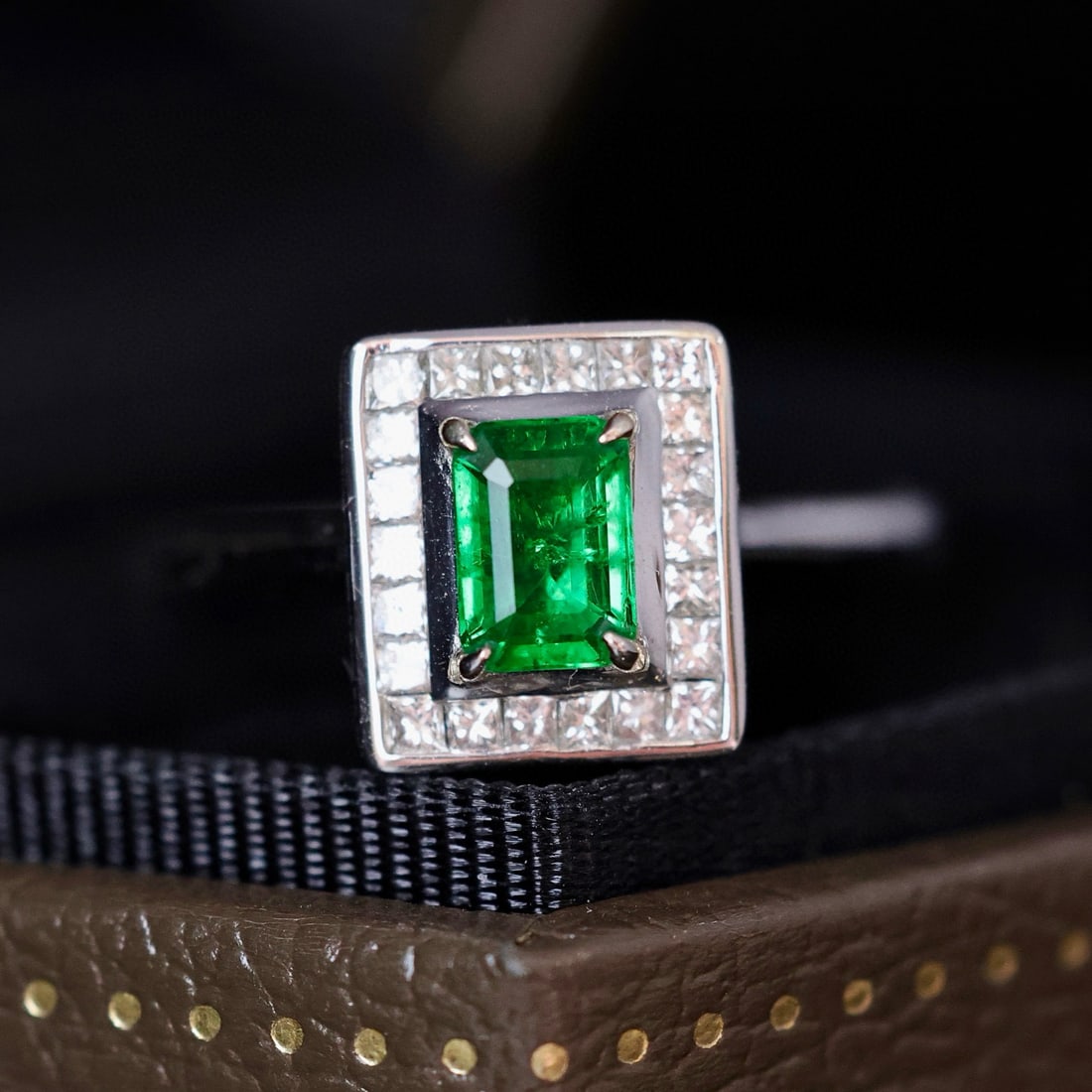 14k Gold 1.10 Ctw Vivid Green Natural Emerald & Diamond Ring - 3