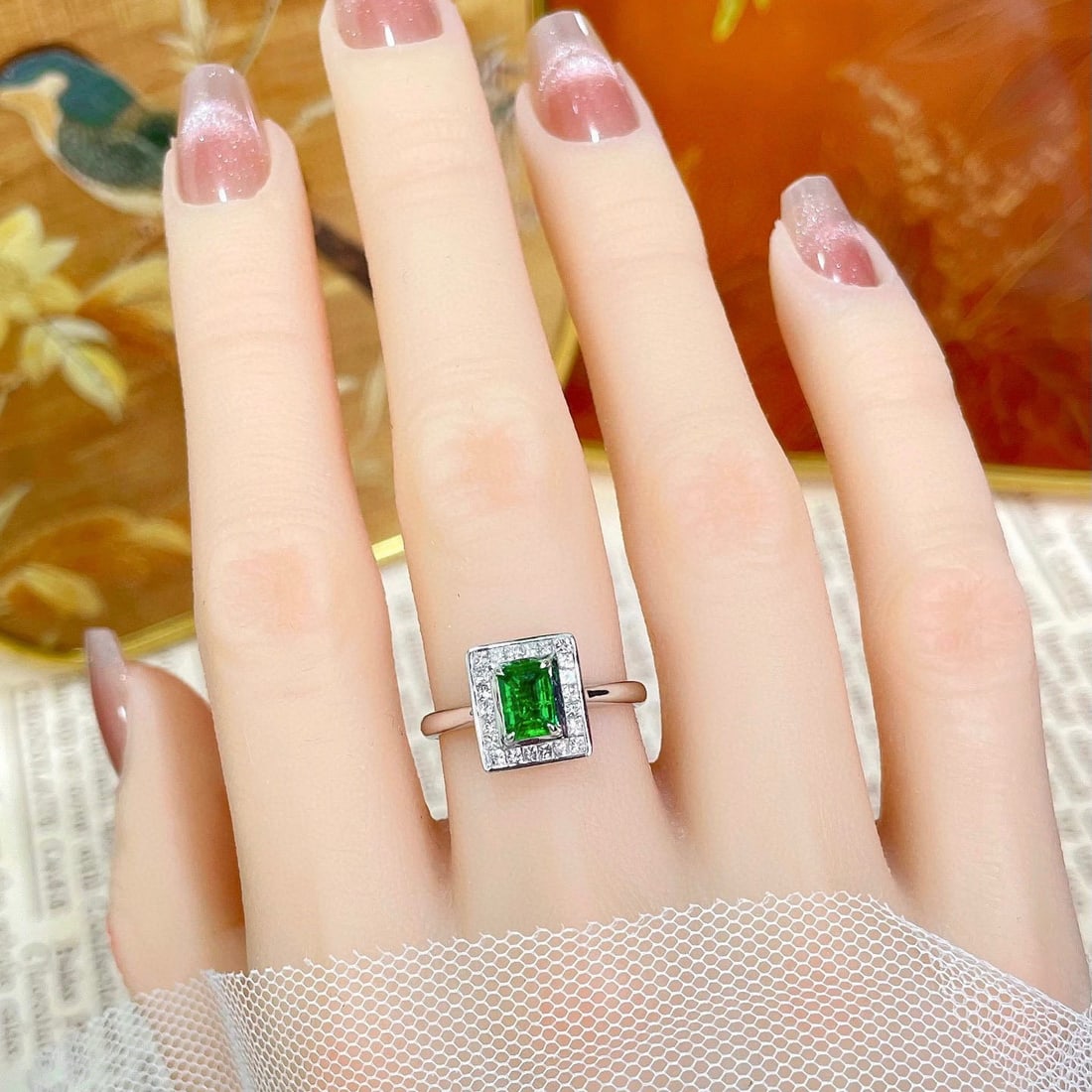 14k Gold 1.10 Ctw Vivid Green Natural Emerald & Diamond Ring - 5