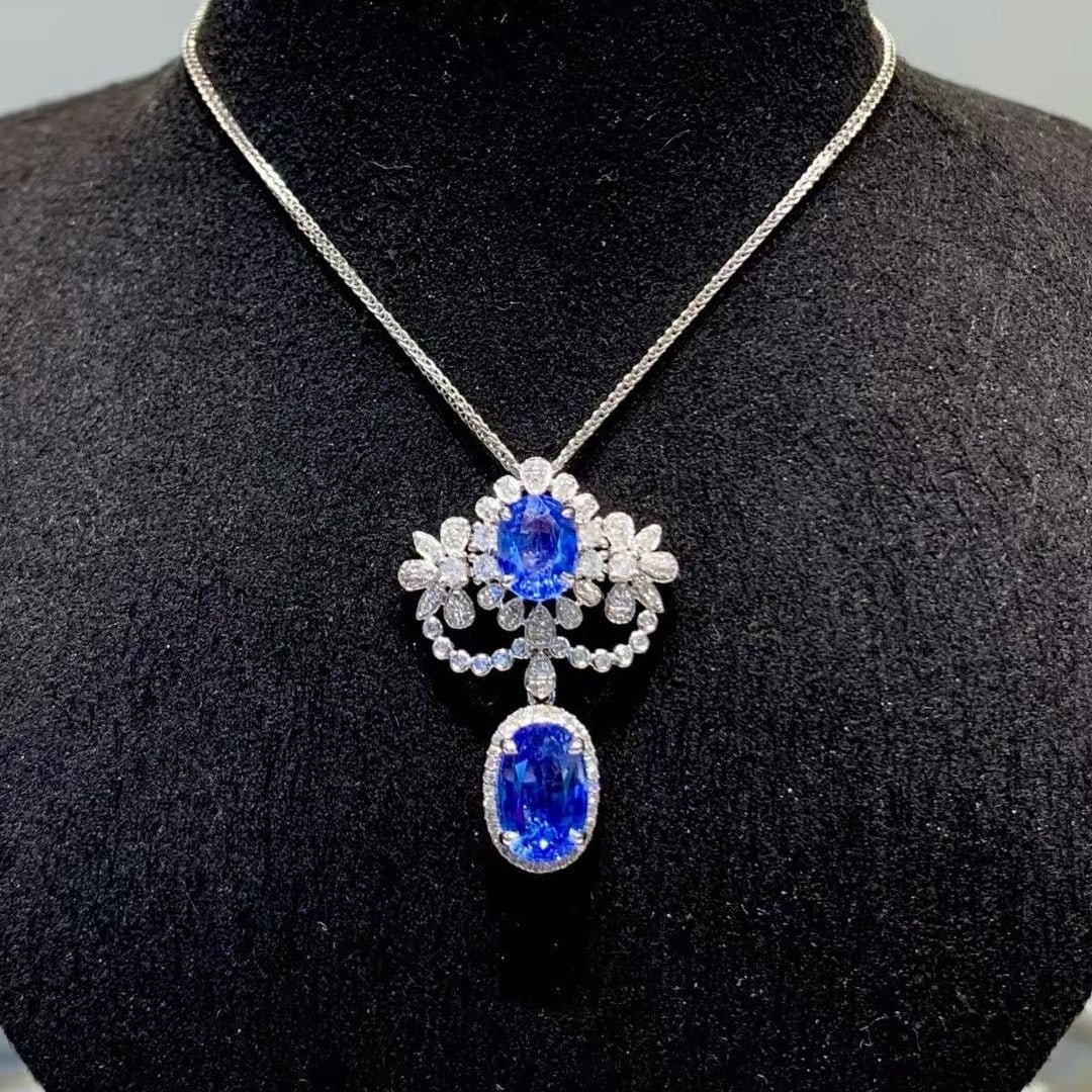 14k Gold 3.5 Ct Natural Sapphire & Diamond Pendant( Without Chain ): Ref:231046323 // gold content:14k gold // main gemstone:sapphire // shape:oval // carat weight:3. 5ct // color:blue // treatment:natural // // adjacent gemstone 2 : diamond // shape:round // clarity
