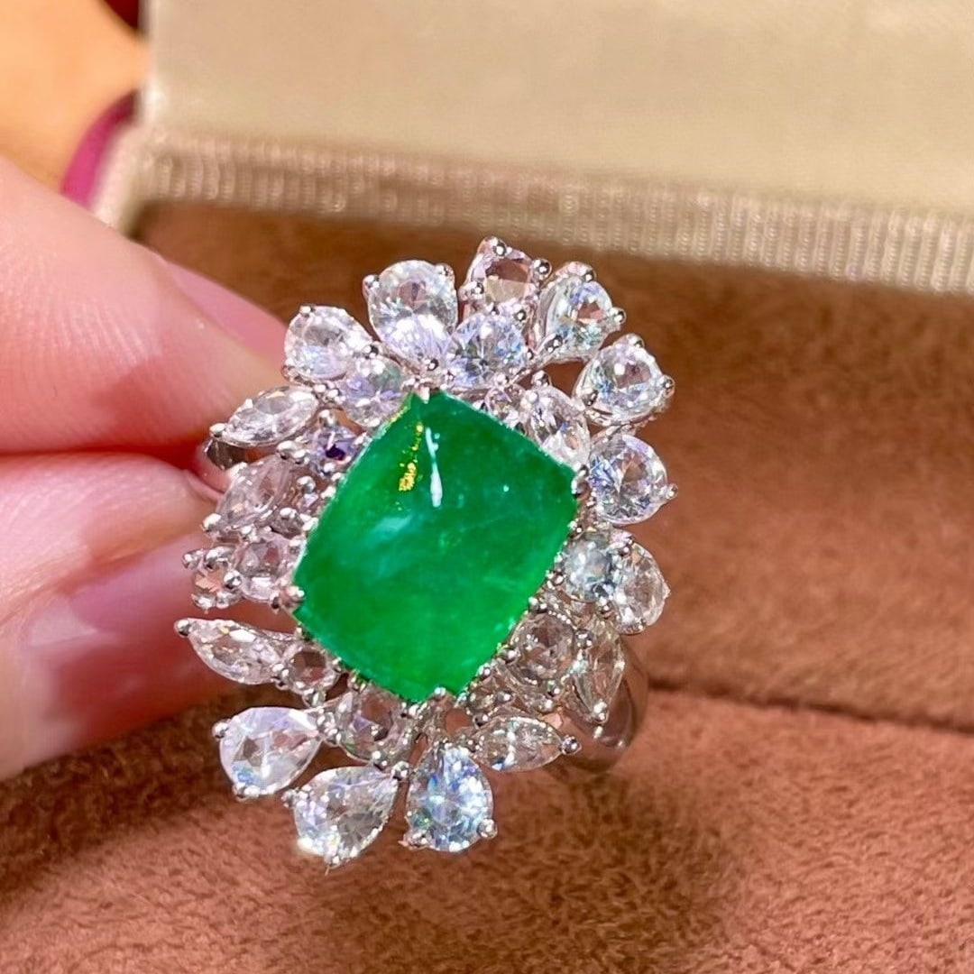 14k Gold 4.70 Ctw Natural Emerald & Sapphire Ring: Ref:231046328 // gold content:14k gold // ring size:7. 25us // // main gemstone:emerald // shape:suger-loaf // carat weight:2. 35ct // color:green // treatment:natural // // adjacent gemstone 2 : sapp