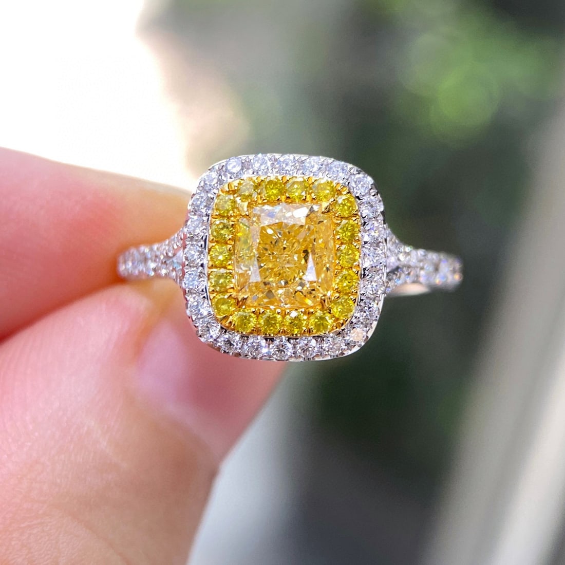 14k Gold 1.51 Ctw Natural Yellow Diamond & Diamond Ring: Ref:231046338 // gold content:14k gold // ring size:7. 25us // // main gemstone:yellow diamond // shape:cushion // carat weight:1. 00ct // color:yellow // treatment:natural // // adjacent gemstone 2