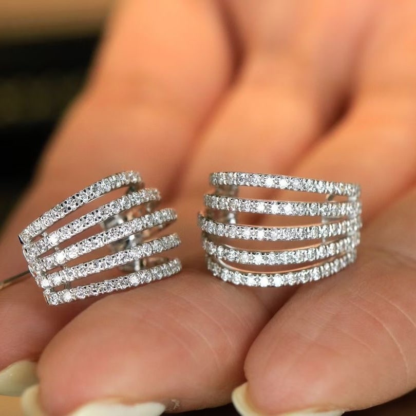 14k Gold 1.16 Ct Natural H Diamond Earrings: Ref:231046343 // gold content:14k gold // main gemstone:diamond // shape:round // carat weight:1. 16ct // clarity grade:vs-si // color:h // treatment:natural // cut grade:g // Condition: New Low Estim