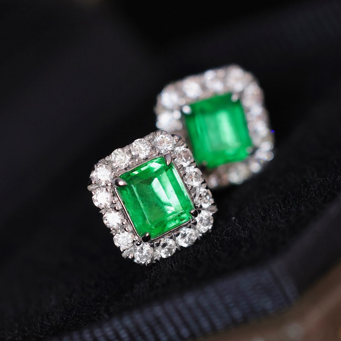 14k Gold 0.99 Ctw Natural Emerald & Diamond Earrings - 2