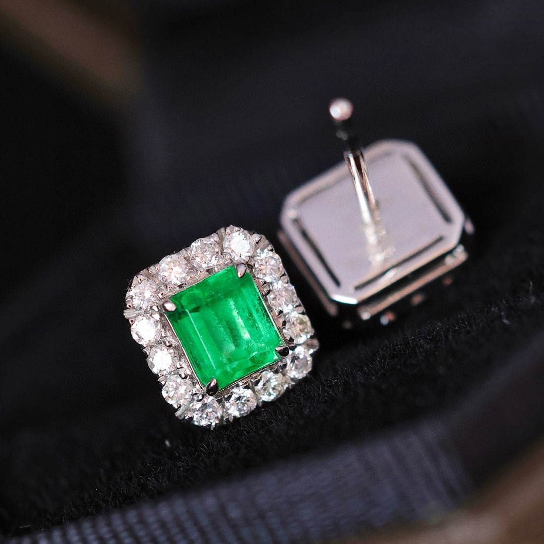 14k Gold 0.99 Ctw Natural Emerald & Diamond Earrings - 3