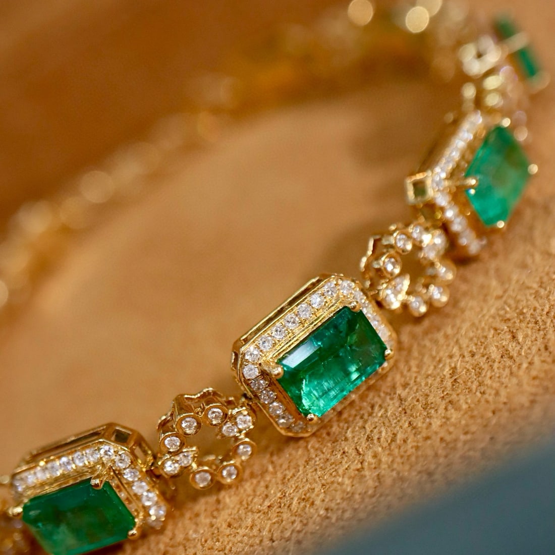 14k Gold 4.71 Ctw Natural Emerald & Diamond Bracelet - 3