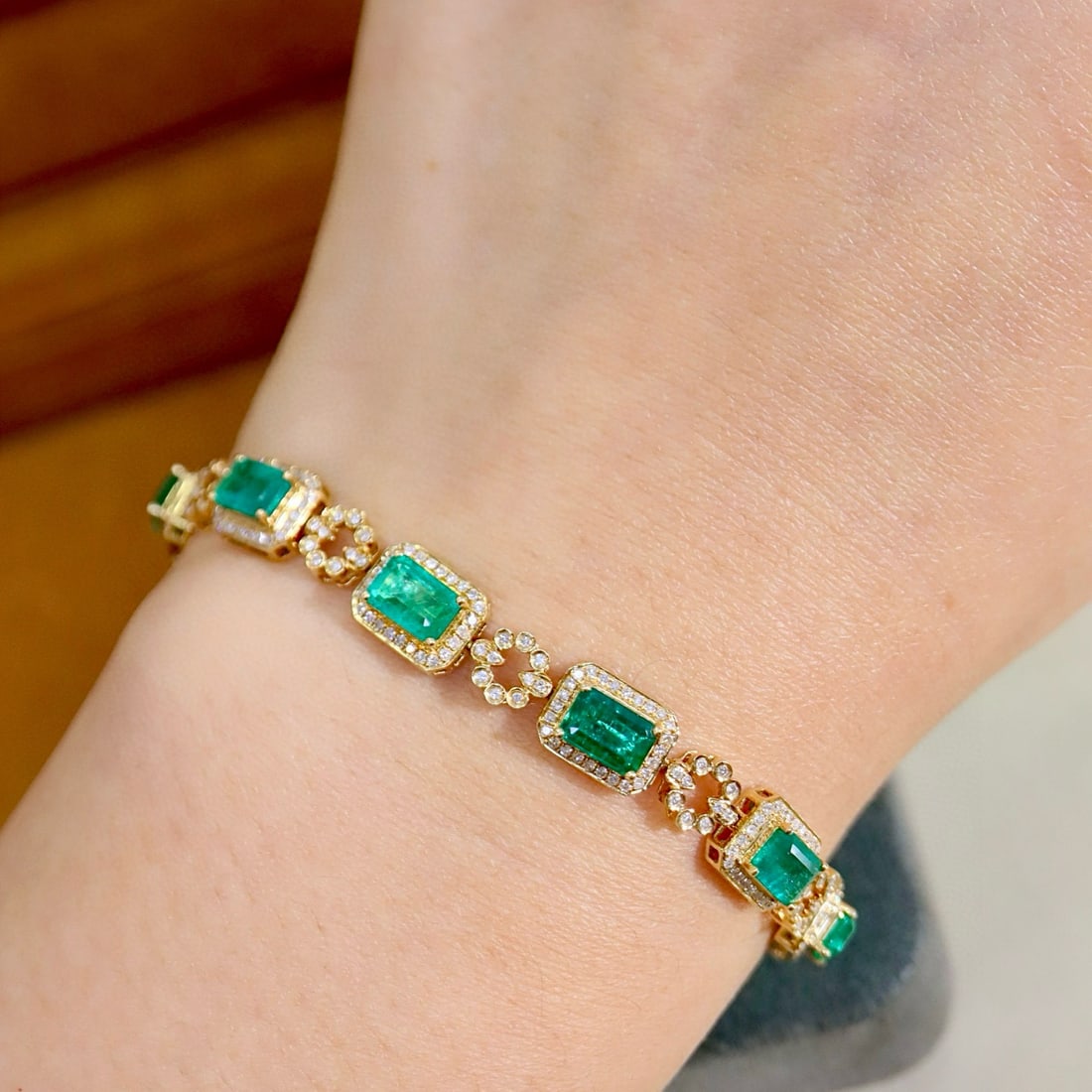 14k Gold 4.71 Ctw Natural Emerald & Diamond Bracelet - 4